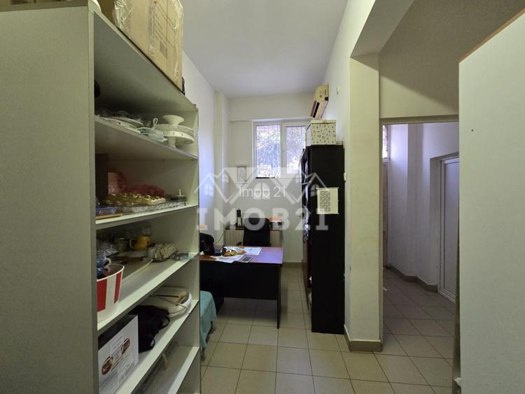 VANZARE SPATIU COMERCIAL PARTER  ZONA 9 MAI - 4