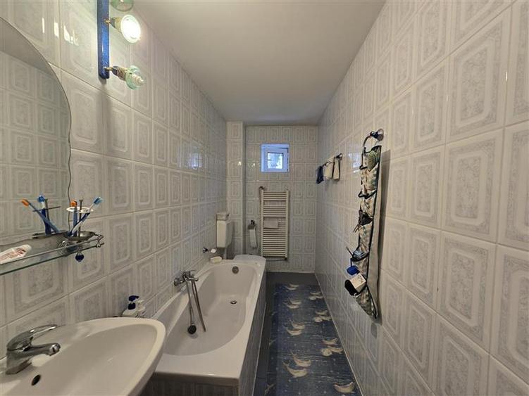 Vila versatila 7 camere + Garaj, Pivnita si Centrala Proprie, zona 1 Mai - Ion M