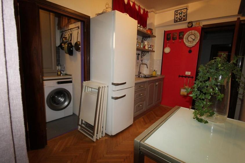 Londra etj 1- cu 2 balcoane in vila P+2- Apartament in vila