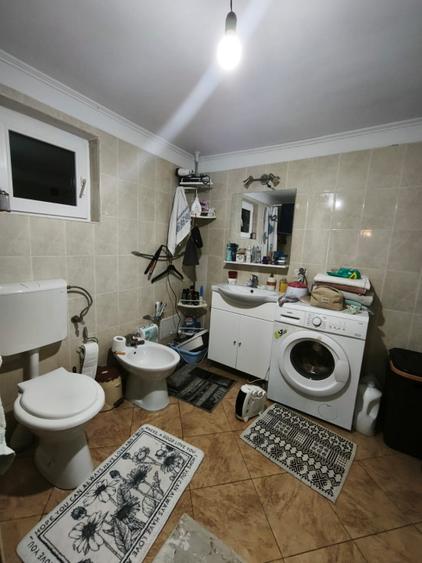 Casa de vanzare cu 3 camere, 80 mp, 900 mp teren, Siret