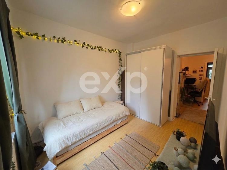 Decebal, Delea Noua, apartament de vanzare etaj 1 cu centrala proprie