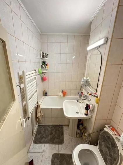 - Calarasilor Viziru - Apartament 2 camere decomandat, suprafata 55mp.
