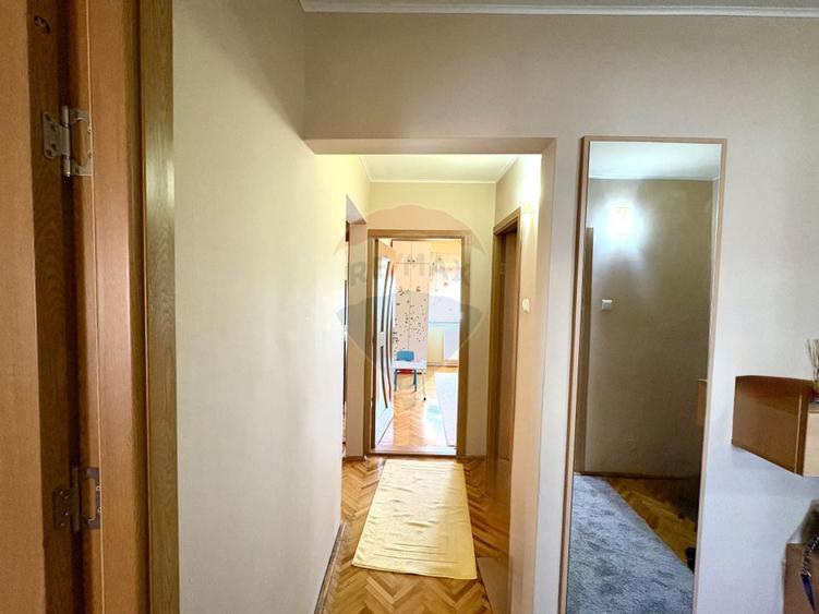 Vanzare apartament 3 camere decomandat cu loc parcare Micalaca zona300