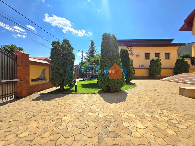 Elegant 10-Bedroom Mansion with Private Pool & Landscaped Garden - 28