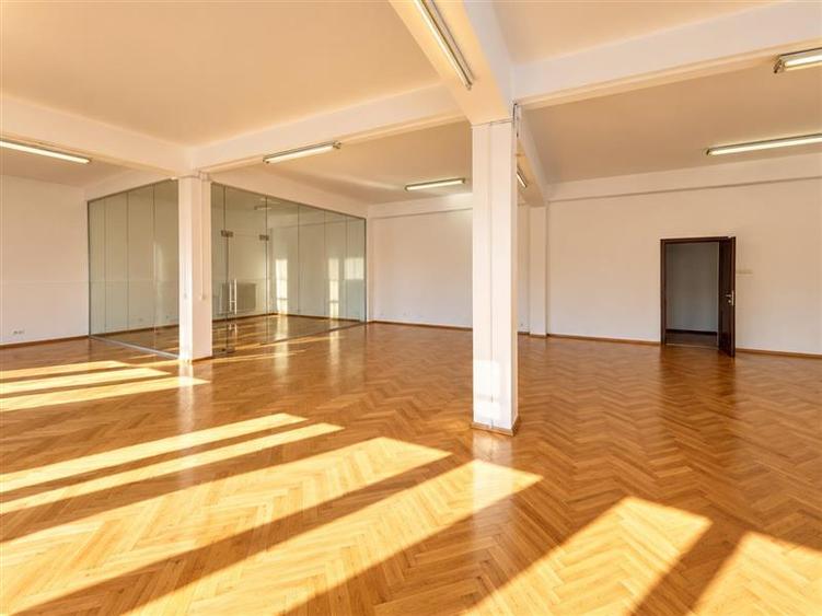 Spatiu birouri, cu 3 locuri parcare, Central, Brasov