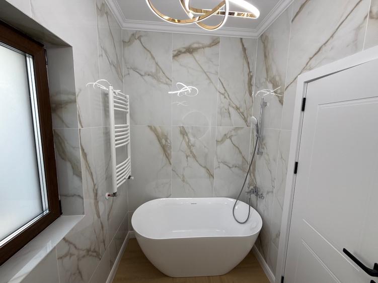Casa modernă de vânzare /Lux