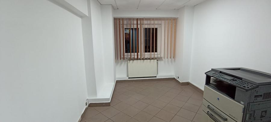 Vanzare apartament 3 cam la parter cu balcon stradal zona Parc Sebastian sect 5
