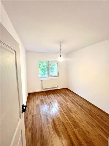 Apartament cu 4 camere Dacia, et 1