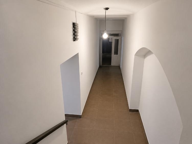 Inchiriez apartament centru vis-a-vis de pompieri langa Hotel Hilton. 100mp str