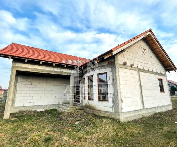 Casa, la rosu, de vanzare, in Cartierul Nou din Curtici, jud. Arad. - 2