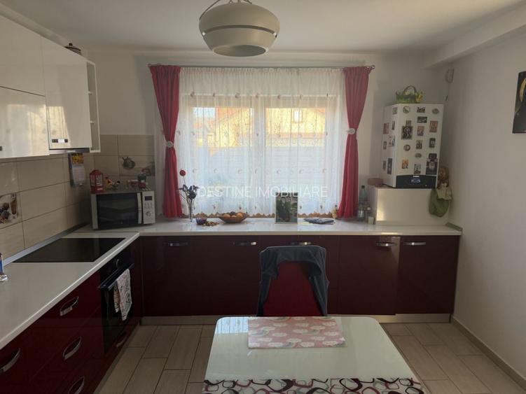 Casa cu 4 camere, 147 mp, curte 260 mp, 2 locuri de parcare acoperite zona Izvor - 3