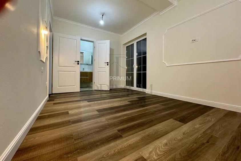 Duplex individual superb - 5 camere - zona excelenta - canalizare - asfalt - 5