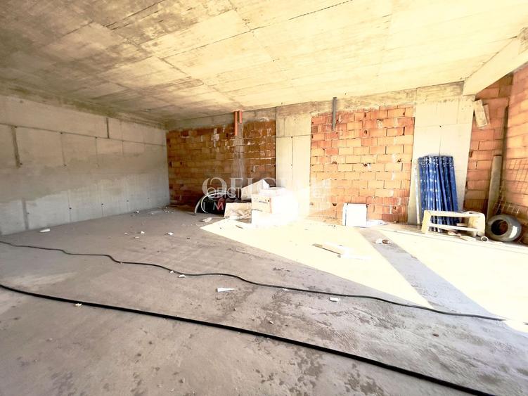 Spațiu de depozitare de închiriat 556,6 m2 utili | 6 € /m2 | Zona VIVO - 5