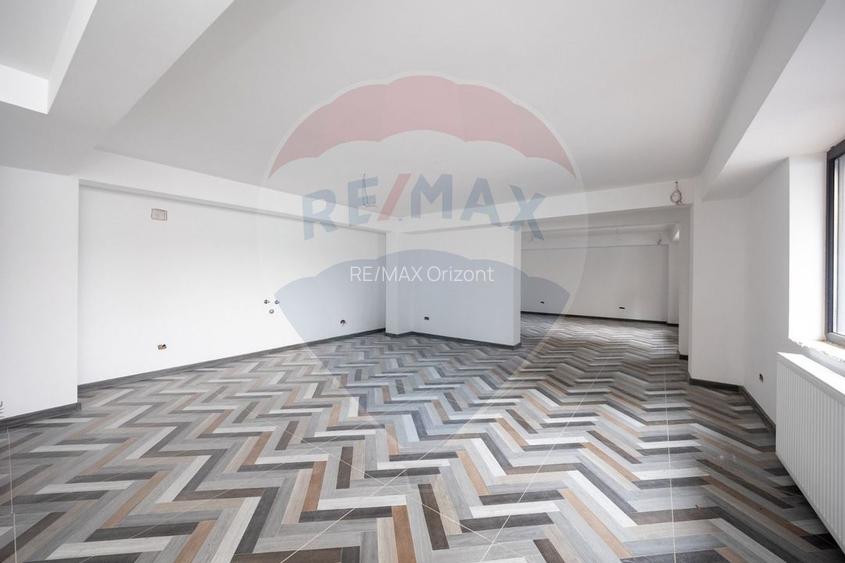 Spațiu comercial/birouri  de închiriat în zona 13 Decembrie - 7