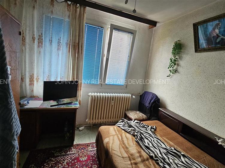 Apartament 3 camere decomandatStr. Uioara - 13