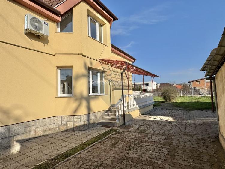 Casă / Vilă cu 6 camere de închiriat în zona Iosia - 15
