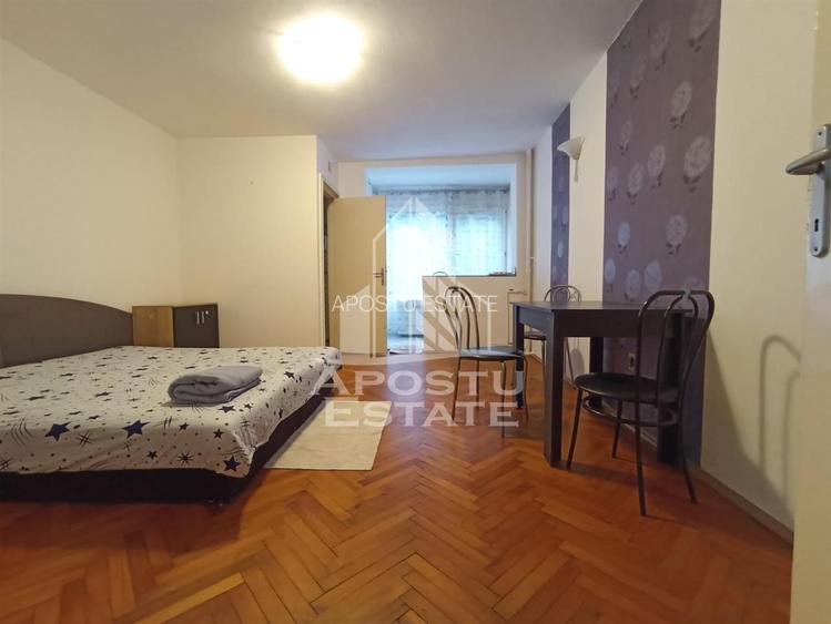 Apartament o camera decomandat zona Take Ionescu - 2