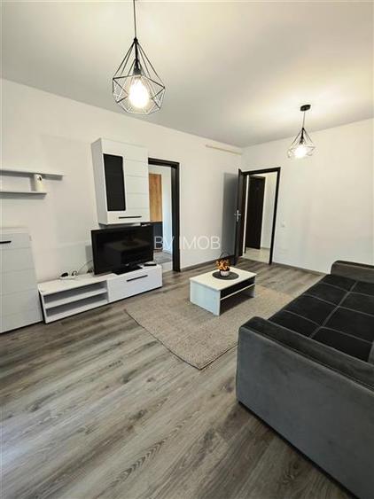 Inchiriere garsoniera decomandata, bloc nou zona Tractorul - 8