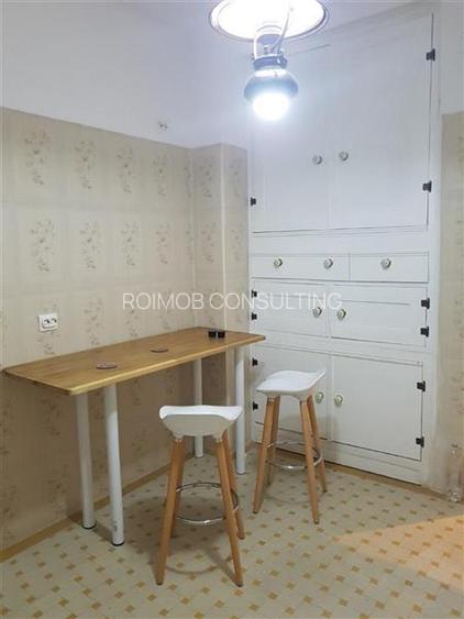 Armeneasca, apartament deosebit, 5 camere, renovat , zona cu acces facil. - 12