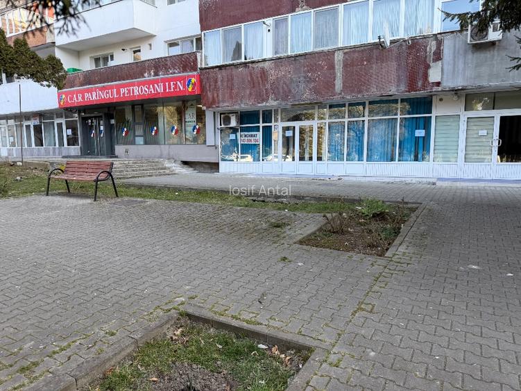 Spațiu comercial central de închiriat  - 2