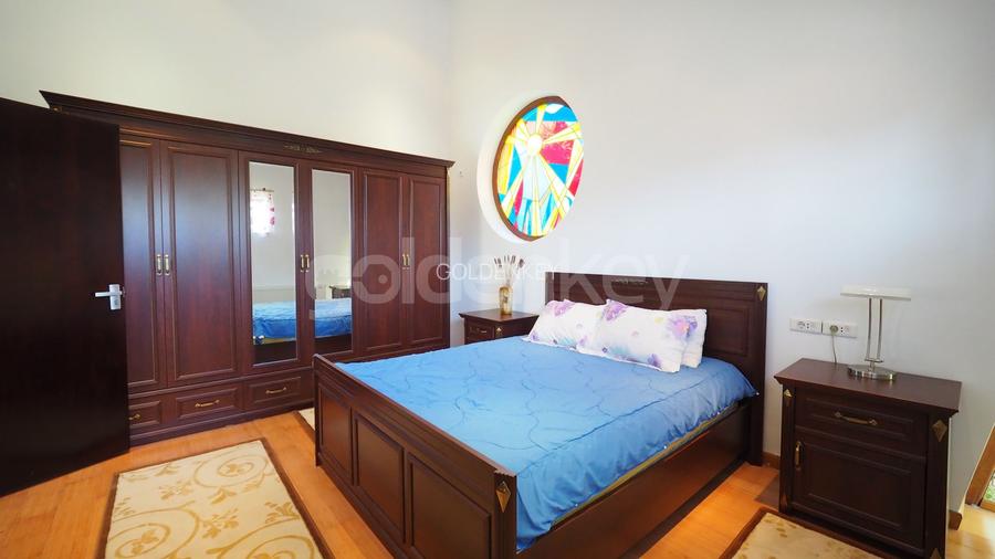 Vila spatioasa, partial mobilata cu acces facil - 19