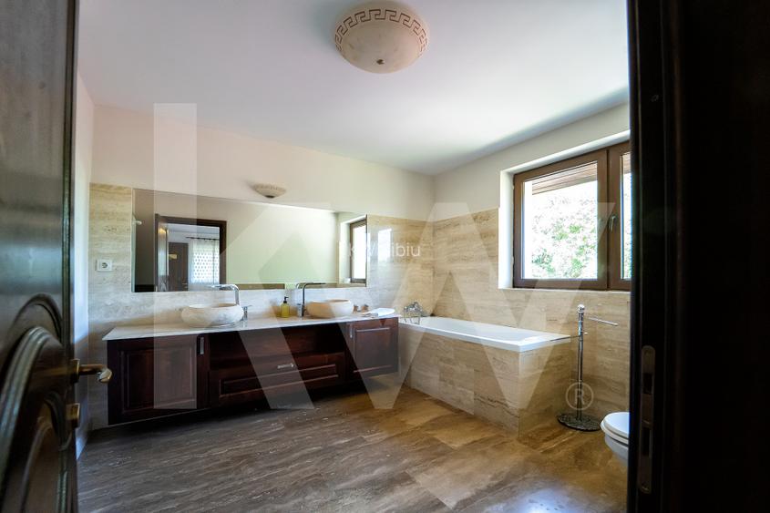 Vila exclusivista cu piscina si panorama de vis Cisnadioara - 18