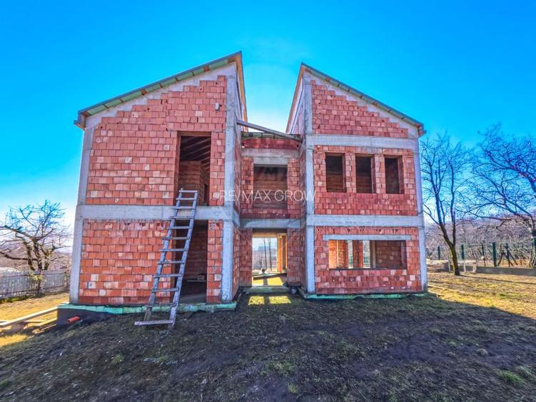 Casa la rosu cu autorizatie valabila in Hemeius - Fantanele - 10