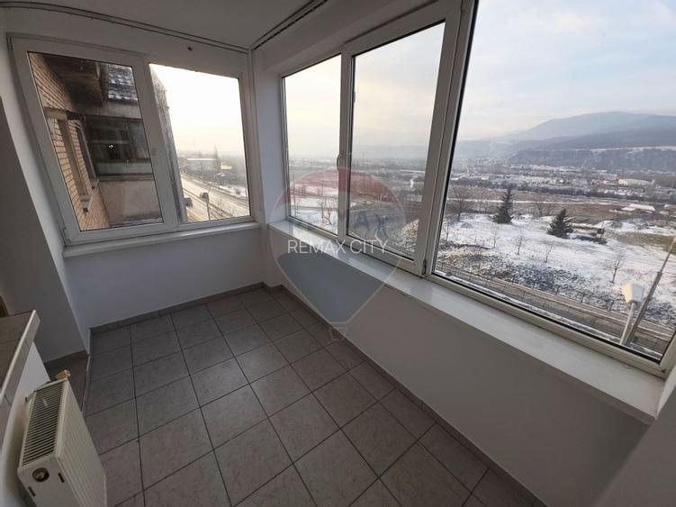 Apartament cu 2 camere de vânzare în zona 1 Mai - 7
