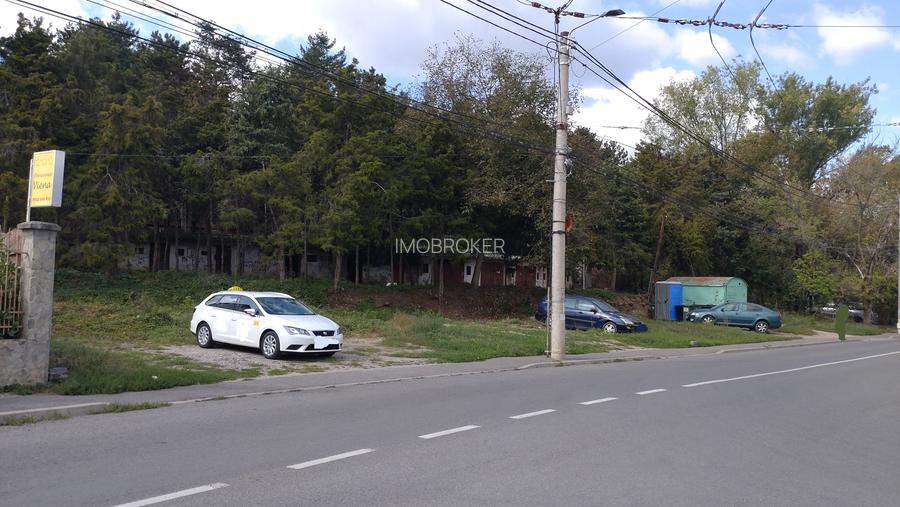 Inchiriez locuri de parcare pe teren privat - 2