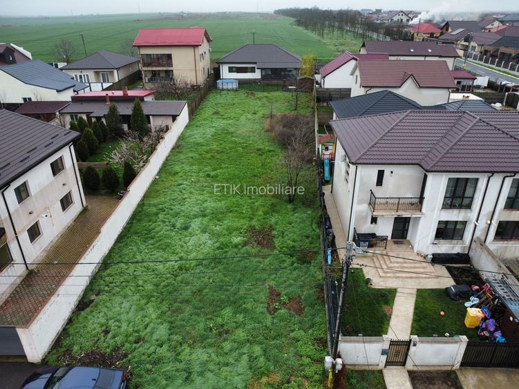 Teren intravilan Valu Traian 916 mp, 14 ml, între case, utilități. - 2