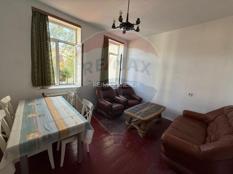 DE ÎNCHIRIAT: Casă/Vilă spațioasă  8 camere  Zona Gara de Nord - 4