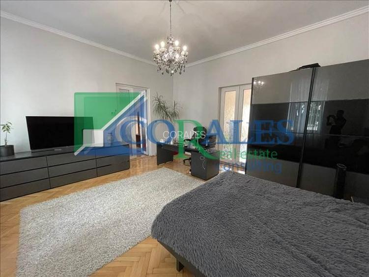 Casa Renovata complet Exterior si Interior.In Sinaia.Teren in proprietate. - 3