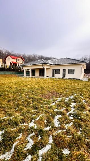 APA SARATA casa deosebita 300mp cu 2 garaje si 8ari teren! - 10