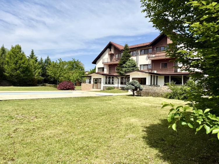 Domeniu Privat cu 3.278 mp Teren | Piscină, Iaz Ornamental și Reședință - 2