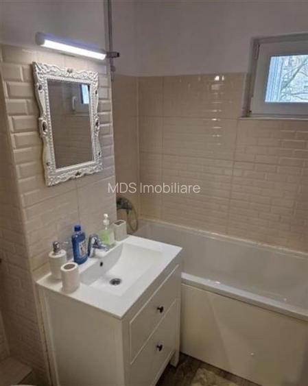 Decomandat la etaj 1 cu centrala propie - 12