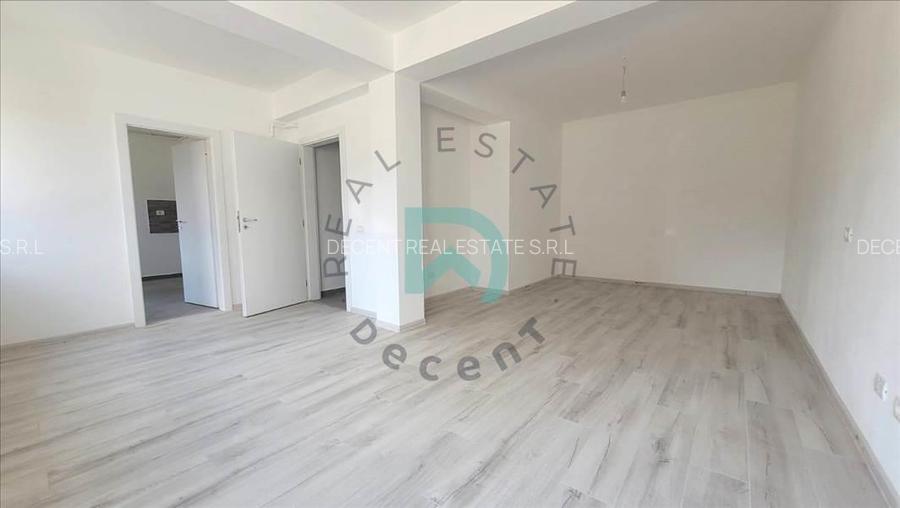 Studio,  47 mp, Tractorul - 7