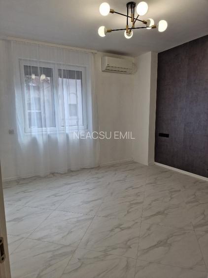 Pentru inchiriere Duplex 5 camere ( Parter + Demisol ) in vila Piata Romana  - 4