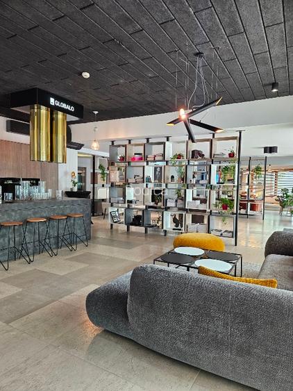 Spatiu stradal deosebit in cladire de birouri - 6