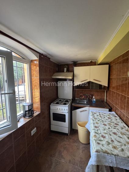 Casa de inchiriat - 280 mp - curte - central - Cisnadioara  - 2