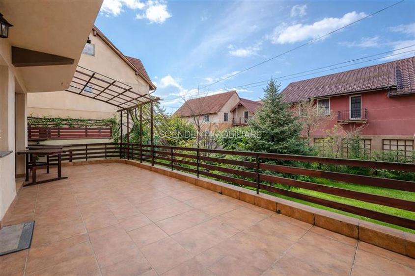 Vila solida Tractorul Coresi, spatii ample, teren 700 mp, garaj 4 masini - 28