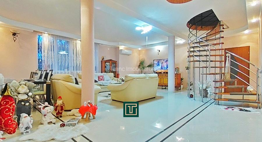 Casă impresionantă cu 15 camere, teren generos, piscină in Fantanele, Arad - 13