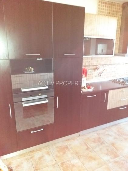 Constructie 2006, 1000mp teren, P+1+M, 480 mp utili,7 camere,5 bai,4 loc parcare - 8