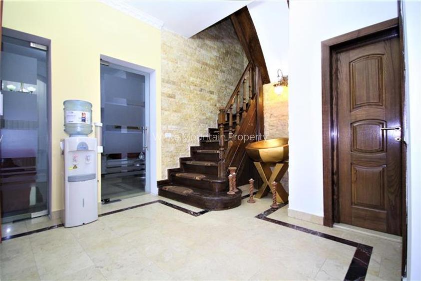 Corp vila, ideal locuinta, cu piscina si curte proprie in centru, Bucuresti - 2