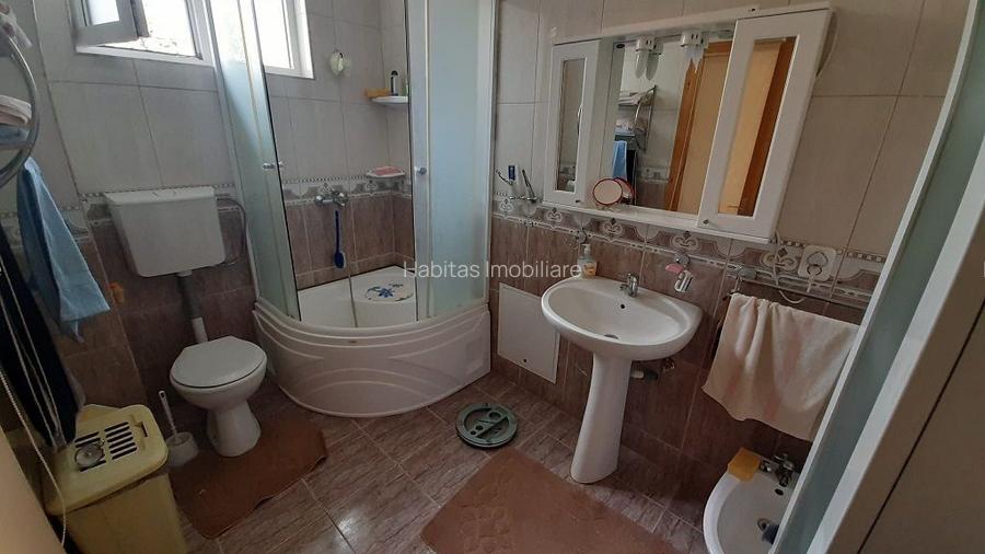 Casa moderna, foarte spatioasa, cu  1500 mp teren, în  Dambul Rotund - 12