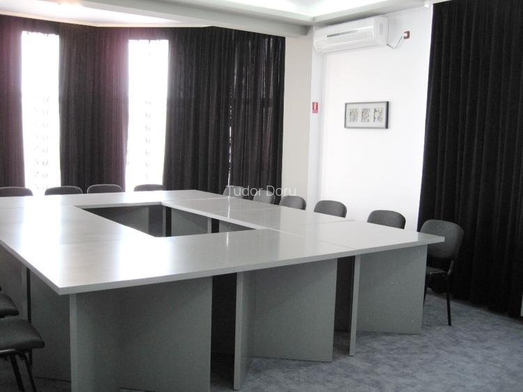 Vand sau inchiriez hotel 28 camere, 2 restaurante, sala conferinte, foisor etc. - 12