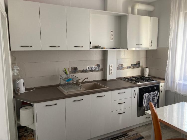 Casă parter +2 etaje si mansarda,la parter spatii comerciale deja inchiriate - 3