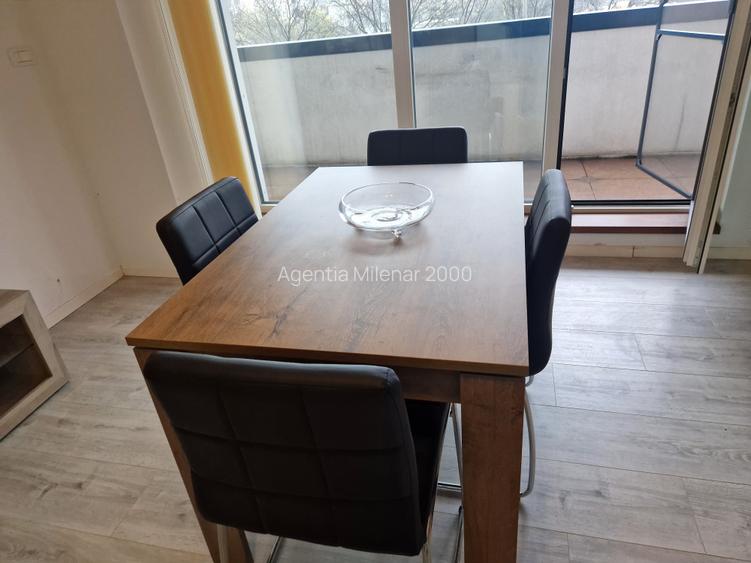 Lânga cladirea birouri VOX-TORONTAL - 4