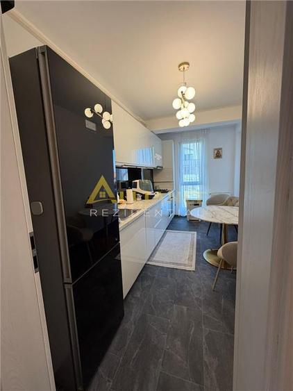 De vanzare apartament 3 camere – Str Amurgului