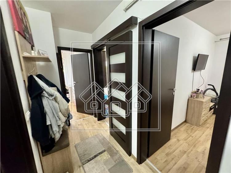 Apartament cu 3 camere, mobilat si utilat, zona linistita