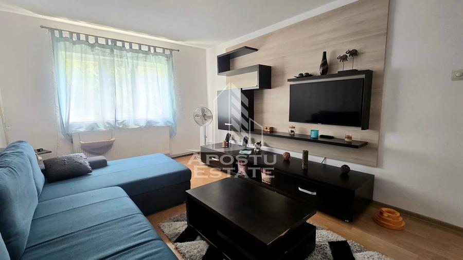 Apartament de vanzare cu 3 camere, decomandat,centrala proprie,Lipovei